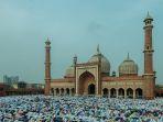 ilustrasi-sholat-berjamaah-hari-tasyrik-tanggal-11-12-dan-13-dzulhijjah-usai-idul-adha.jpg
