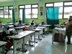 ilustrasi-simulasi-sekolah-belajar-tatap-muka-di-smpn-02-bekasi-senin-382020.jpg