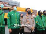 irjen-pol-nico-afinta-melepas-kontingen-tim-bola-voli-jatim.jpg