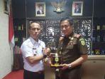 is-edy-ekoputranto-saat-bersilaturahmi-ke-kejari-surabaya.jpg