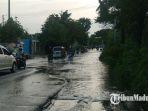 jalan-raya-menganti-mulai-terendam-banjir-jumat-1042020.jpg