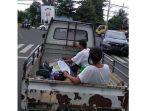 jenazah-gede-seni-saat-dibawa-pulang-ke-rumah-duka-menggunakan-mobil-pikap.jpg