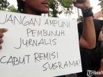 jurnalis-di-kota-malang-saat-protes-terhadap-pemberian-grasi.jpg