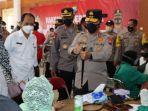 kapolda-jatim-irjen-pol-nico-afinta-saat-meninjau-langsung-vaksinasi-berhadiah-motor-di-pamekasan.jpg