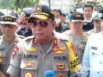 kapolda-jawa-timur-irjen-pol-luki-hermawan-saat-meninjau-polsek-tambelangan.jpg