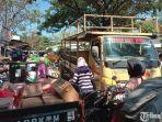 kemacetan-jalan-di-depan-pasar-kolpajung.jpg