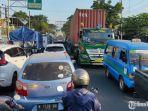 kemacetan-yang-terjadi-di-jalan-raya-gadang.jpg