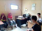 ketiga-muda-mudi-yang-kedapatan-bertiga-sekamar-kos-saat-dibawa-ke-kantor-satpol-pp-pamekasan.jpg