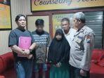 ketiga-pelaku-diamankan-di-polsek-kebomas.jpg