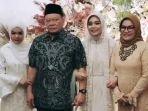 ketua-dpd-ri-la-nyalla-mattalitti-bersama-putrinya-aulya-rachmi-ramadhani.jpg