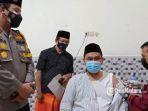 ketua-pcnu-pamekasan-rkh-taufik-hasyim-melakukan-vaksin.jpg