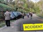 Turunan Curam Sebabkan Mobil Daihatsu Sigra Milik Dosen Tabrak Pengaman Jalan, Polisi: Lokasi Rawan