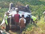 kondisi-minibus-sebelum-dievakuasi-petugas.jpg