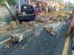 kondisi-mobil-pikap-yang-terbalik-setelah-menabrak-pembatas-jalan-di-jalan-raya-tlanakan.jpg