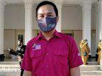 koordinator-program-keluarga-harapan-pkh-pamekasan-hanafi-di-depan-gedung-bakorwil-pamekasan.jpg