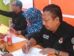 kpu-kota-blitar-menandatangani-hasil-rapat-pleno-terbuka.jpg