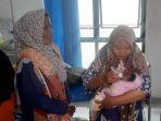 kronologi-penemuan-bayi-masih-hidup-di-teras-madrasah-sumenep-madura.jpg