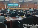 kursi-anggota-dprd-tuban-banyak-yang-kosong-saat-rapat-paripurna.jpg