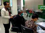 m-soleh-berdiri-kuasa-hukum-heru.jpg