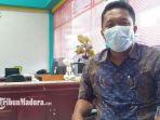 manajer-unit-pelayanan-pln-bangkalan-pangky-yonkynata-a-di-ruang-kerjanya-jumat-942021.jpg