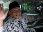 mantan-ketua-umum-pan-amien-rais-meninggalkan-gedung-dpr-setelah-menyambangi-pansus-hak-angket-kpk.jpg