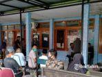 masyarakat-pamekasan-mengurus-data-kependudukan.jpg
