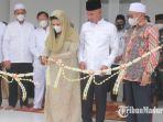 mh-said-abdullah-bersama-keluarga-saat-meresmikan-masjid-ayu-winarti-said.jpg