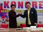mohammad-farok-kanan-ketua-umum-terpilih-askab-pssi-sampang.jpg