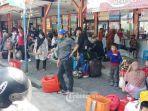 mudik-lebih-awal-calon-penumpang-memadati-terminal-akap-kalideres-jakarta-barat.jpg
