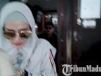 mulan-jameela-keluar-dari-rutan-medaeng-usai-menjenguk-suaminya-ahmad-dhani.jpg