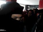 mulan-jameela-saat-datang-ke-rutan-klas-i-surabaya.jpg