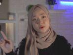 nissa-sabyan-saat-menyanyikan-aisyah-istri-rasulullah.jpg