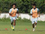 pemain-lokal-dan-pemain-baru-latihan-di-Madura-United-Training-Ground.jpg