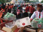 pemuda-pancasila-sidoarjo-saat-membagikan-takjil.jpg