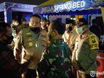 pengecekkan-langsung-check-point-di-perbatasan-oleh-kapolda-jatim-irjen-pol-luki-hermawan.jpg