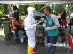 pengendara-motor-asal-tulungagung-yang-kantongi-surat-hasil-rapid-test-reaktif-covid-19.jpg