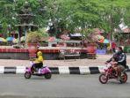 pengunjung-di-taman-kota-kebon-rojo.jpg