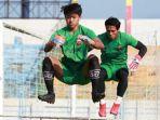 penjaga-gawang-madura-united-muhammad-ridho-saat-latihan-di-stadion-gelora-bangkalan.jpg