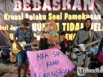 penyanyi-dangdut-pamekasan-saat-meluapkan-ekspresi.jpg
