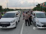 penyekatan-di-gerbang-exit-tol-mojokerto-barat.jpg
