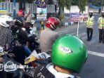 personel-satlantas-polres-pamekasan-saat-menggelar-razia-di-wilayah-pamekasan.jpg