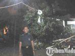 perumahaan-griyo-mapan-santoso-sidoarjo-diterjang-angin-puting-beliung.jpg