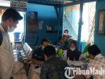 peserta-cakades-yang-sedang-menunggu-giliran-untuk-tes-urine-di-bnn-kabupaten-sumenep.jpg