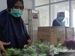 petugas-menyiapkan-menu-makanan-bagi-pasien-warga-kota-kediri-terkonfirmasi-positif-covid-19.jpg