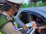 Penyekatan Kendaraan di Simpang Togogan Blitar, Warga Wajib Tunjukan Kartu Vaksin dan Swab Antigen