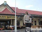 polres-sampang-dan-pihak-terkait-saat-jalankan-apel-kesiapan-pengamanan-larangan-mudik.jpg