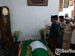 prosesi-salat-jenazah-gus-hilman-wajdi.jpg