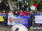 puluhan-orang-yang-mengatasnamakan-aliansi-jogo-malang-menggelar-demo.jpg