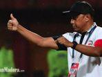 rahmad-darmawan-saat-memberikan-arahan-pada-pemainnya.jpg