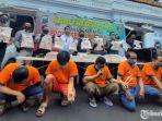 rilis-kasussindikat-produsen-dan-peredaran-uang-palsu-dipolrestabes-surabaya.jpg